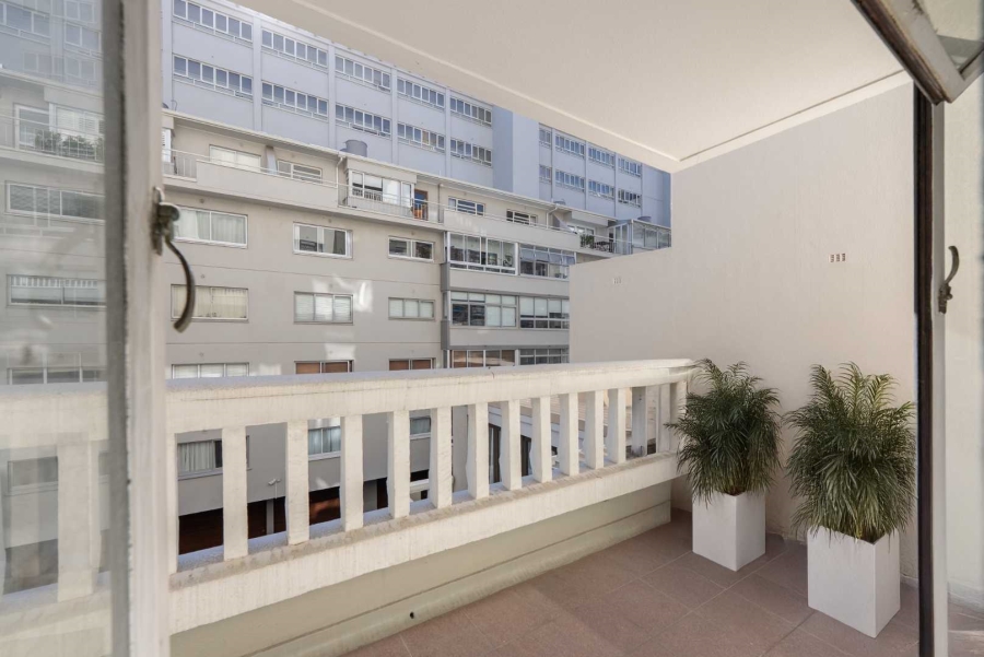 To Let 1 Bedroom Property for Rent in Sea Point Western Cape